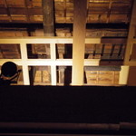 ぽんしゅや 三徳六味 - 天井もライトアップされてます