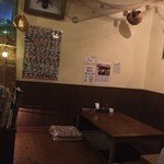 島料理 海響 - 壁や装飾もおしゃれ。