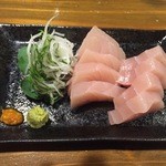 島料理 海響 - これです。かじきのお刺身です。