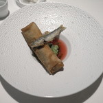 オマージュ - 稚鮎と鱧の春巻
      スイカのソース