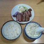 牛たん炭焼き 利久 泉本店 - 牛たん「極」定食５枚