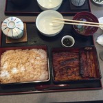 Mondo - うな重はご飯と鰻が　別重です