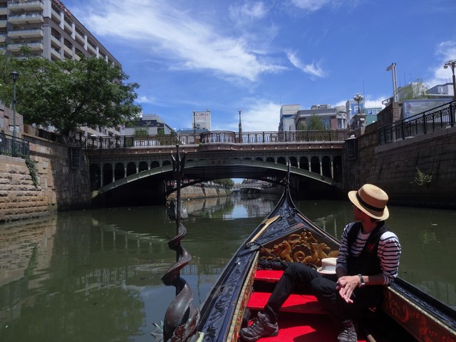 桥の下を吹き抜ける风はとても気持ち良くわたし达の横を通り过ぎてい