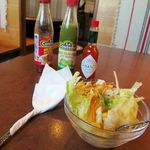 カウボーイカレー - ランチなのでサービスのサラダと辛いやつ（笑）