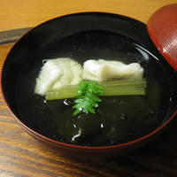味の風 にしむら - 椀　明石のあぶらめ、蕗、わかめの吸い物