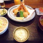 えび家 - えび家だけにエビフライ・伊勢海老コロッケ・海老そぼろご飯とエビ尽くし。