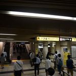 Nakamiya Honten - その後通路を進むと7.8番出口行きの階段&エスカレーターがあり
