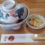 十勝豚丼 いっぴん - こんな様子で出てきます