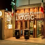 Torattoria pizzeria logic - オシャレな入口が目印！