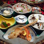 Washoku Suteki Yohira - お昼のコース”しおん”。器が素敵です！
