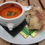 The Red Lion - (Roasted Red Pepper)Homemade Soup of the day served with warm bread ￡4.95