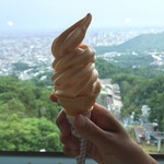 大倉山展望ラウンジ売店 - 夕張メロンのソフトクリーム