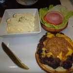 タイヨー ステーキ ハウス - Build Your Own Burger 　サイドが大量マッシュポテト　8ドル