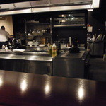 存じやす　極 - カウンターから厨房全体が見えます