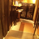 GRILL 炙之介 - 照明抑え気味です