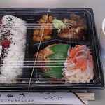 たまや - たまや ＠板橋本町 自家製 幕の内弁当 463円（税別） お味噌汁付き 包装形態