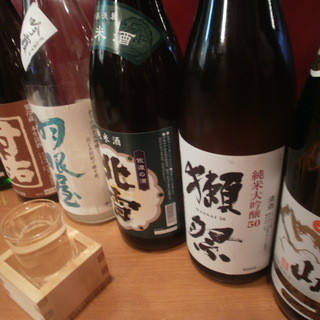 日本酒も各種揃えてお待ちしております。