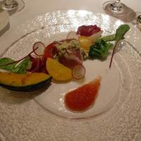 代官山ASO チェレステ 日本橋店 - 軽く炙ったキハダマグロのカルパッチョ　菜園風