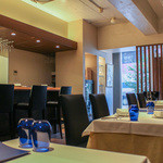 レガリア - 落ち着いた雰囲気と広く取られたテーブル間隔☆