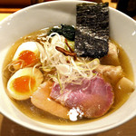 饗 くろ喜 - 国内外6種類の塩をブレンドした塩ダレを使用した『塩そば』は店主が得意とする一品は、職人技が光ります。