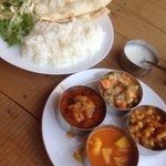 ランチビュッフェ(エビとじゃがいも、チキンクミン、野菜のクルマ、チェンナイ風ルビア豆とマッシュルーム)