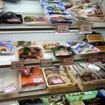 釜谷 - 本当に新鮮で美味しそうな魚が所狭しと並んでいましたよ。どれにしょうか迷ってしまいますよ。
