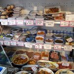 釜谷 - 魚以外にも一品料理も沢山ありましたよ。本当に目移りしてしまいます。そして、見ていると安い！！