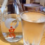釜谷 - 早々にビールは切り上げて日本酒にしましたよ。ここは白鶴でした。美味しい魚にはお酒が合いますよね。