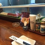 まるさ - カウンタからはお魚が見えます。