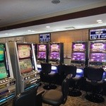 タイヨー ステーキ ハウス - レストラン横にあるスロットコーナー　未成年入室禁