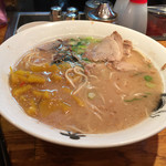 大龍ラーメン 東町ベルモール店 - 漬け物投入（汗）