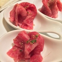 焼肉 銀座コバウ 特別室 - 炙りユッケの肉