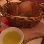 ビストロタツミ - パンとオリーブオイル
