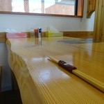 喜一 - 一枚板のテーブルと箸置とエコ箸