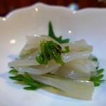 酒房 季肴酒 - イカ刺し 青南蛮をのせて