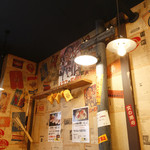Kankoku Shokudou Chan - 韓流スターや韓国の本場を思わせるポスターが壁に貼ってあります♪