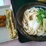 Hanamaru Udon - ぶっかけ・ちくわ磯辺揚げ・鶏の唐揚げ