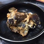 魚秀食堂 - 小鉢その1。茄子味噌。
甘目の味付けだけど、しっかりご飯に合うお味。どんどんご飯が進んじゃう。