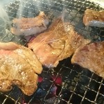 炭火焼肉　萬まる - はしっ子とか切り落としのお肉