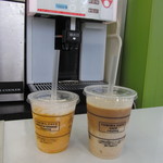ファミリーマート - ドリンク写真:右）カフェフラッペ２７０円（税込）　　　左）マンゴー＆オレンジフラッペ２６０円（税込）