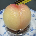ピータース カルイザワ - 丸ごと桃のジューシータルト　５９４円