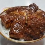 味処 叶 - カツは、かなりしっとりとしていて、赤味噌の味わいが濃厚