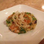 Espetalia - H.27.7.28.夜 本日の原価率100％の付きだし 300円はノルウェーサーモンのサラダ