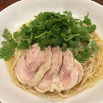 紅虎餃子房 - パクチー鶏冷麺。