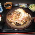 Ajiya - 真鯛のかぶと煮定食。