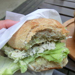 パンデカフェファリーヌ - 具は「バジルチキン」で。