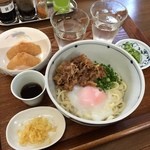 風のだいち - 釜玉肉ぶっかけうどん
                                
                                いなりもつけて。
                                うどんはつるっと頂きました (*´ڡ`●)
                                