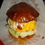 シャンクス - 迫力のベーコンエッグバーガー1,200円