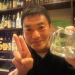 Fukuden - 限定品の”うさぎちゃん”の焼酎。。。ボトルの底をマスターがお客さんに披露