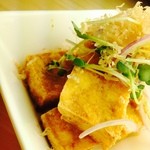 じまんや - 島豆腐の厚揚げ
沖縄の島豆腐をお店で厚揚げにしました。ショウガ醤油と鰹節で召し上がれ！！旨いに決まってる！！
